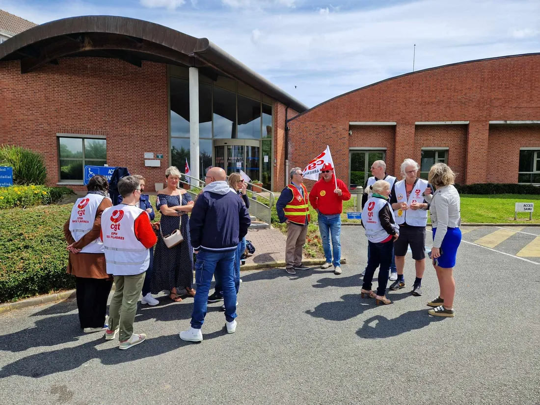 Comme la semaine dernière, les agents étaient mobilisés devant l'établissement à Bailleul. 