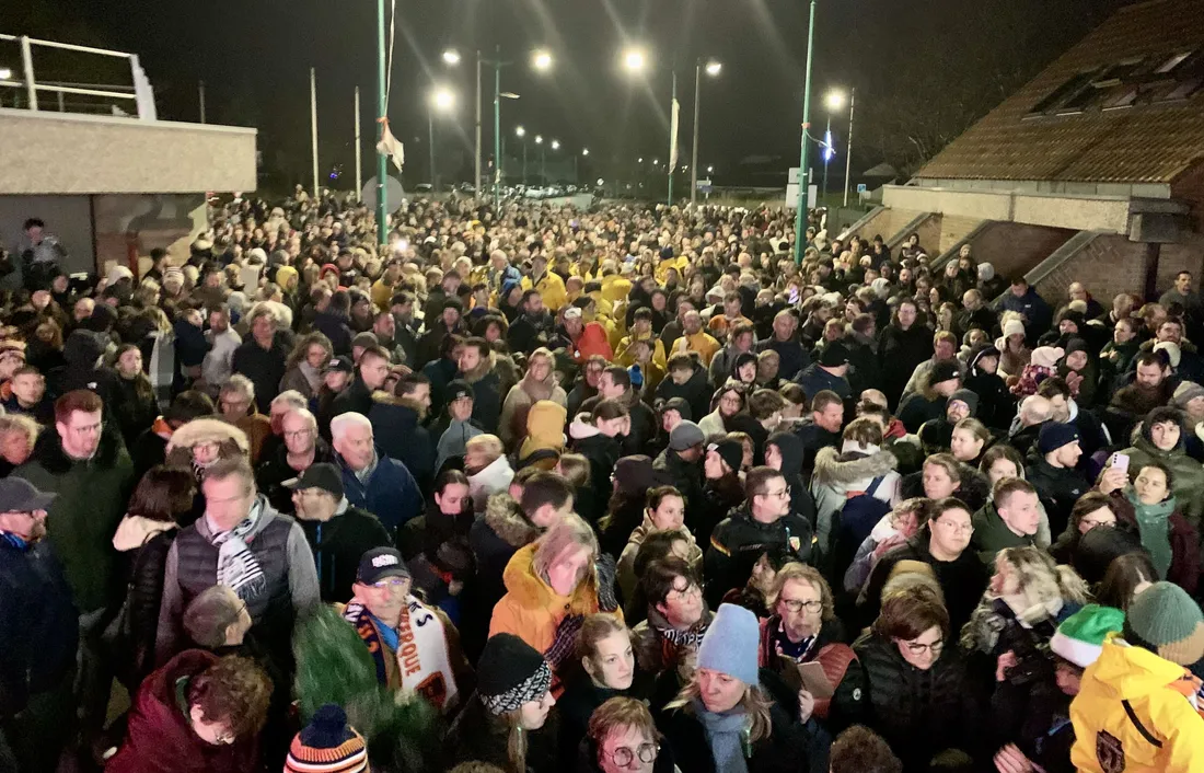 Rassemblement des supporters devant Sportica