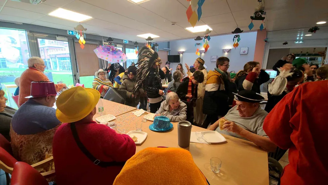 Les résidents de l'EHPAD La Caravelle ont fêté le carnaval avec les enfants