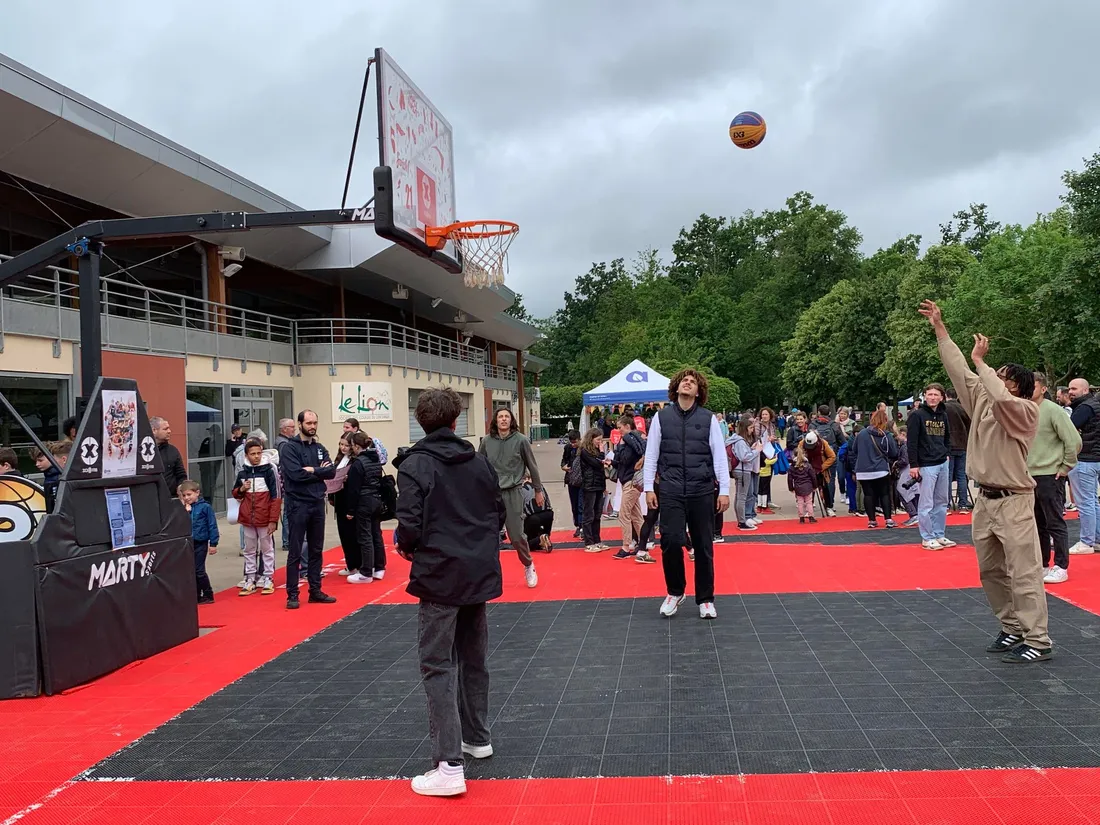 Lion d'Angers Flamme olympique_28 05 24_AVC