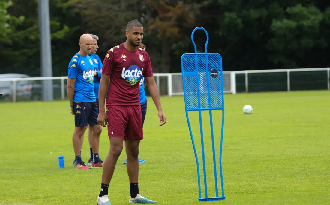 Amjhad Nazih a signé pro un an.