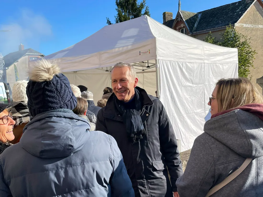 Dés élus centristes mayennais demander à Guillaume Garot de choisir son camp.