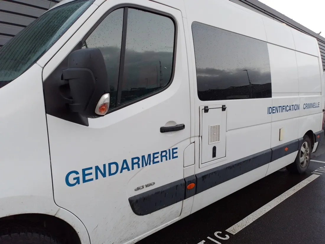 Gendarmerie CIC 53 identification criminelle camion blanc_12 12 23_CJ