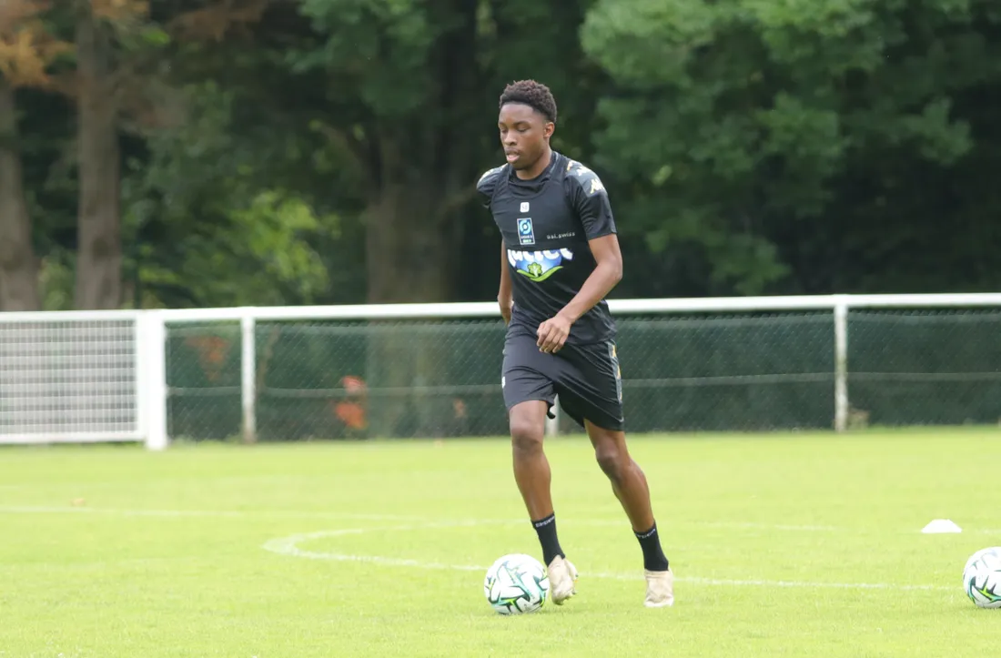 Owen Kouassi a signé un contrat professionnel de trois ans.