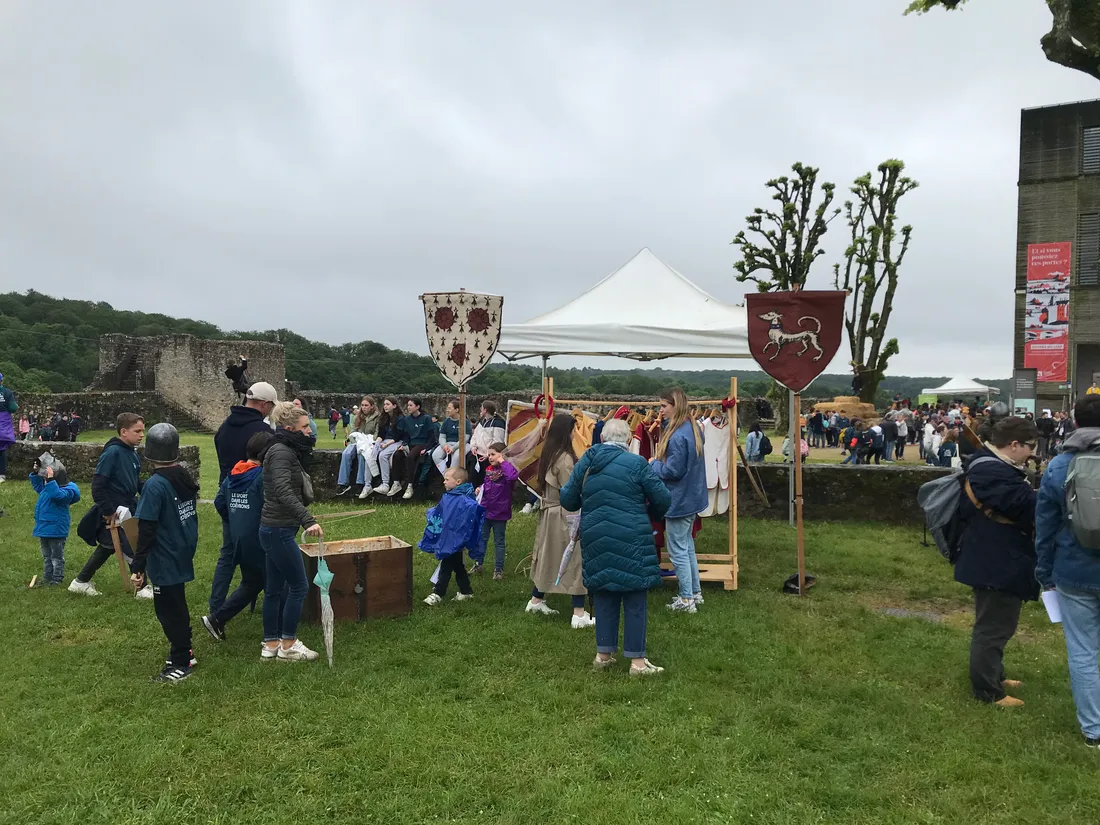 Un stand spécial Moyen-Âge était mis en place pour le plaisir du public. 