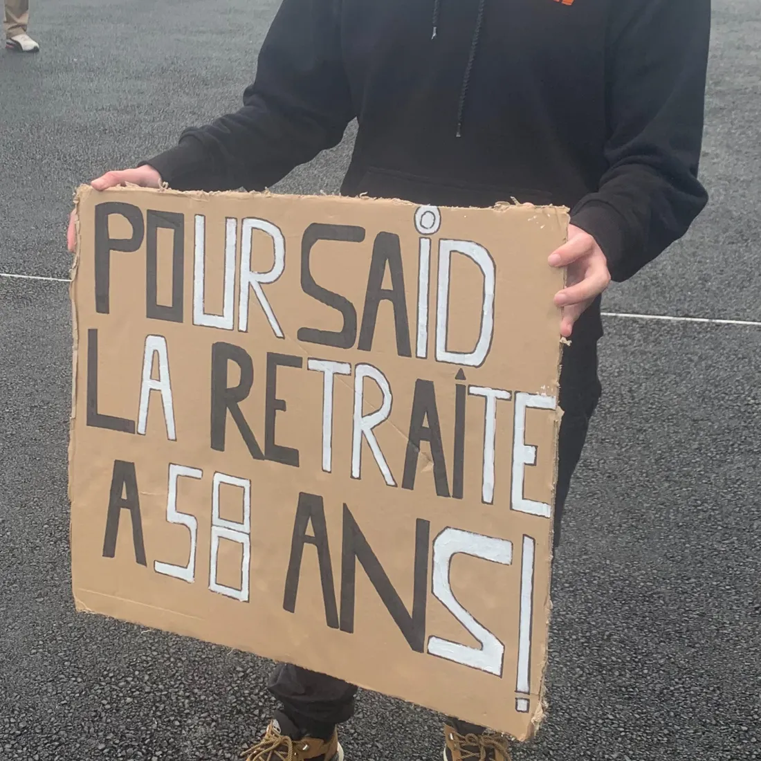 "Pour Saïd (Chabane) la retraite à 58 ans !" pouvions nous lire sur la pancarte de ce manifestant