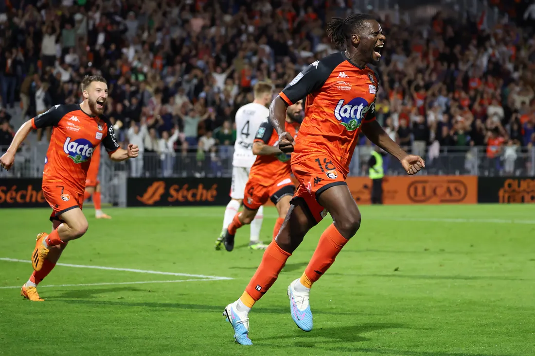 Malik Tchokounté et Thibaut Vargas on fait gagner Laval.