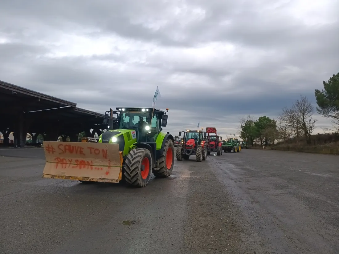 Manif agriculteurs Laval tracteurs convoi 3_25 01 24_Marie Chevillard