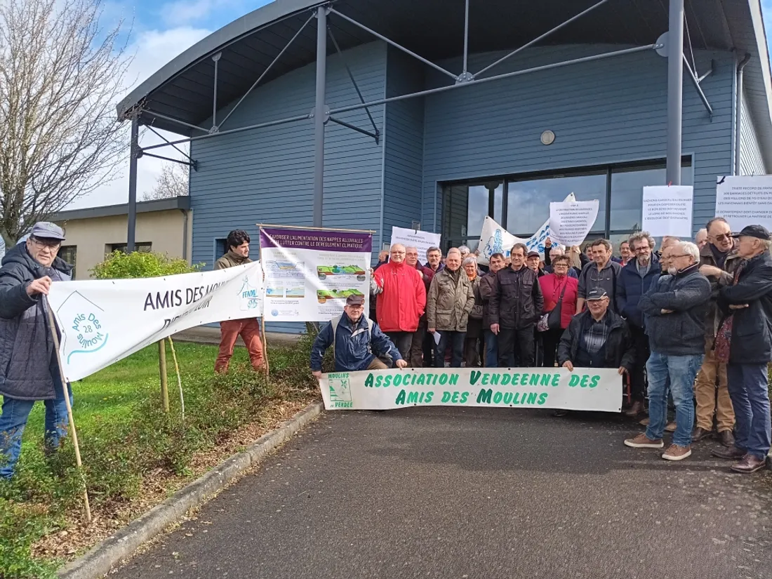 Manifestation contre barrages rivière Mayenne_04 04 24_Marie Chevillard