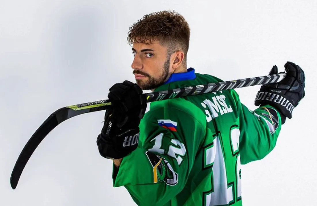 Nik Simsic sous le maillot du HK Ljubljana (Slovénie)