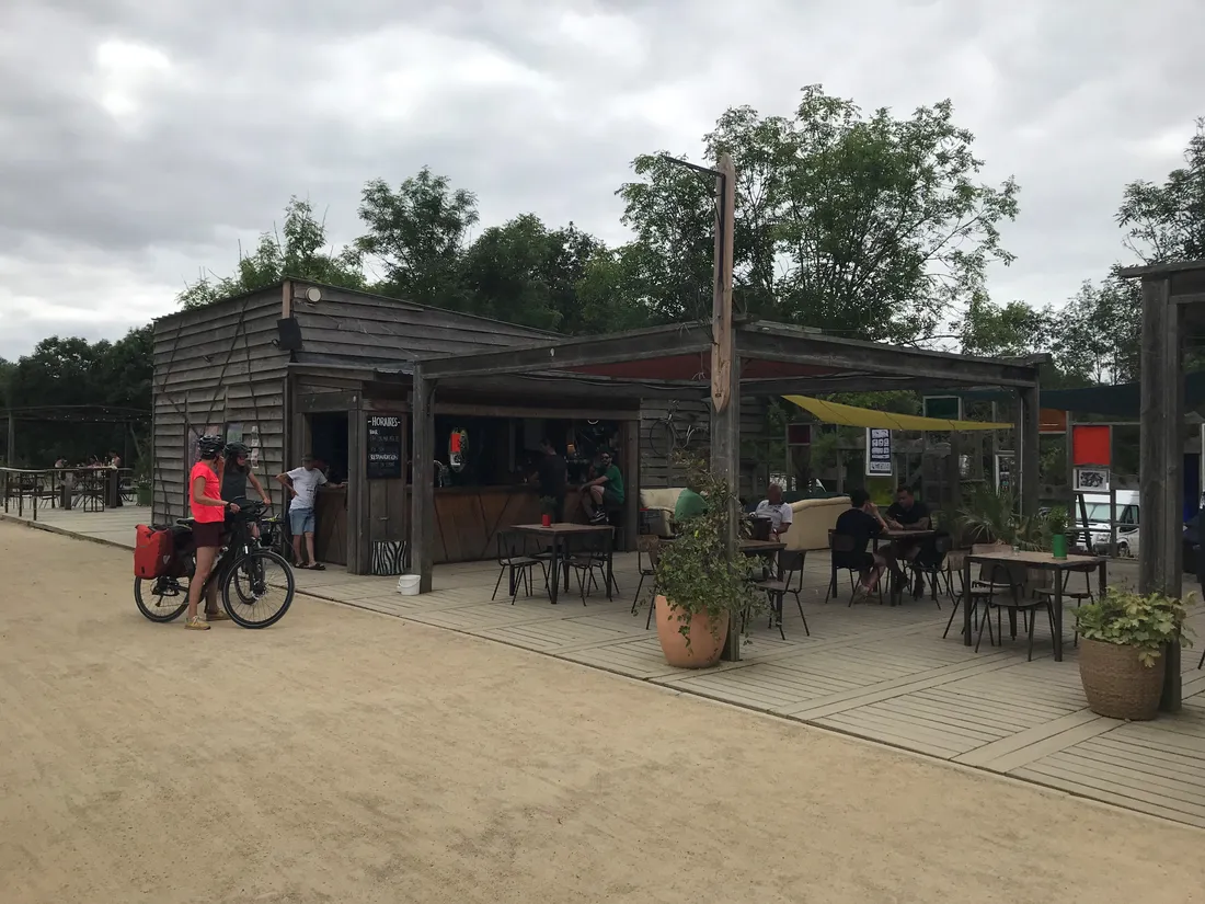 La guinguette Le Héron Carré à Angers est ouvert jusqu'au 21 septembre 2024.