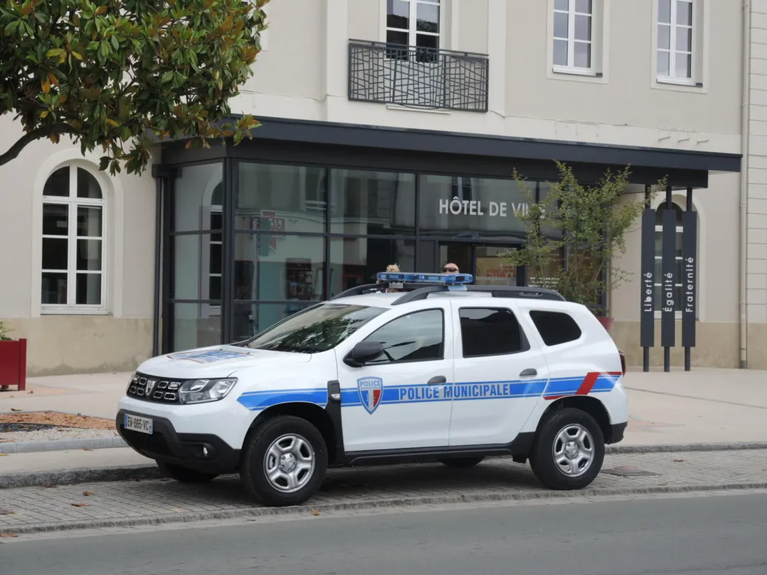 Voiture police municipale_01 07 25_Mairie Les Ponts-de-Cé