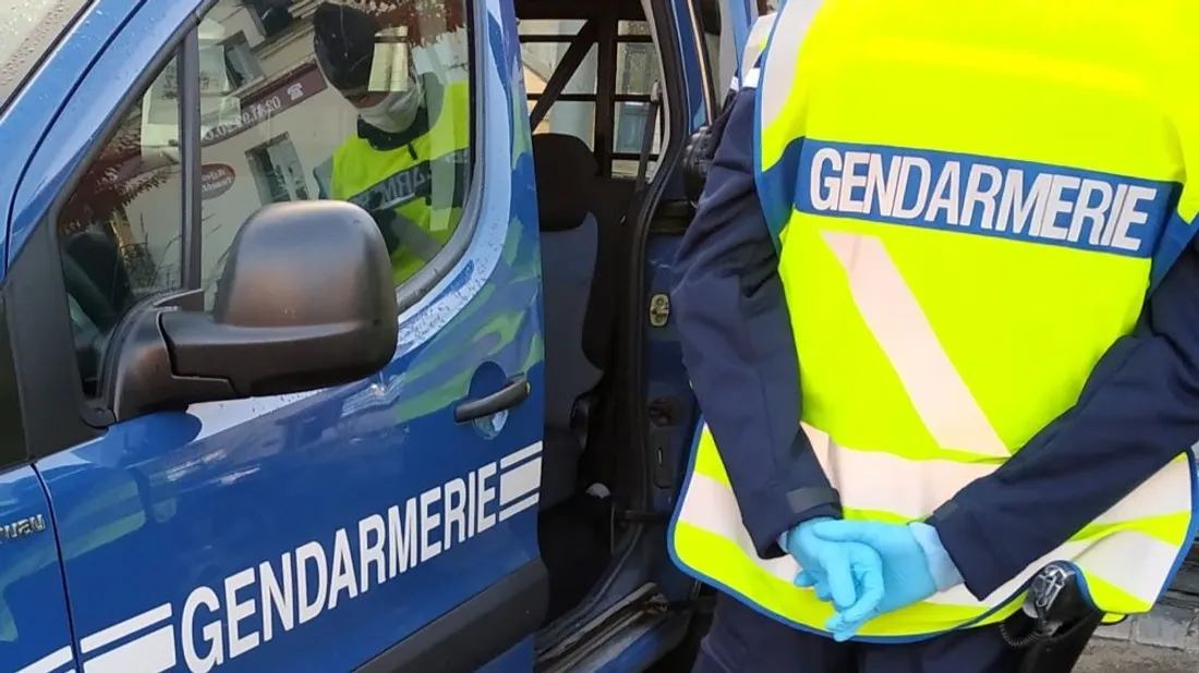 Gendarmerie voiture gendarmes Segré_23 10 20_CJ