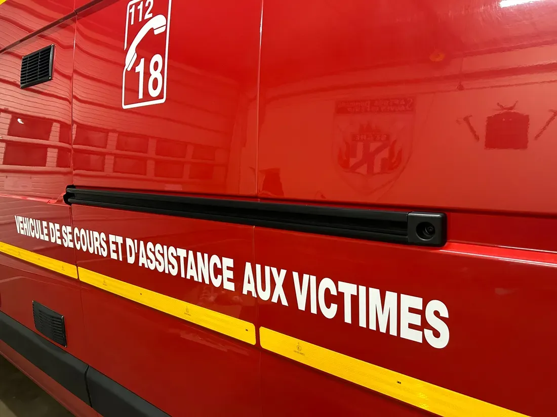 L'hélicoptère du Samu d'Angers a transporté les deux blessés en urgence absolue.