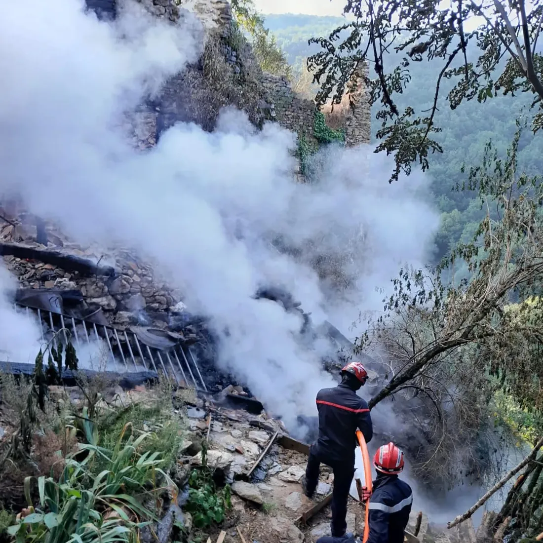 La forge médiévale de Castelroc ravagée par les flammes