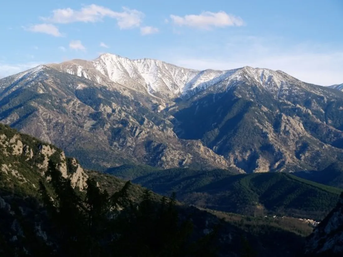 Le Canigó mesure  2784,70 mètres,