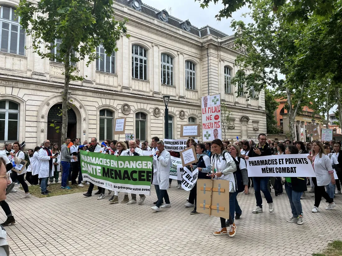 Manifestation des pharmaciens sur les allées Jules Guesde 