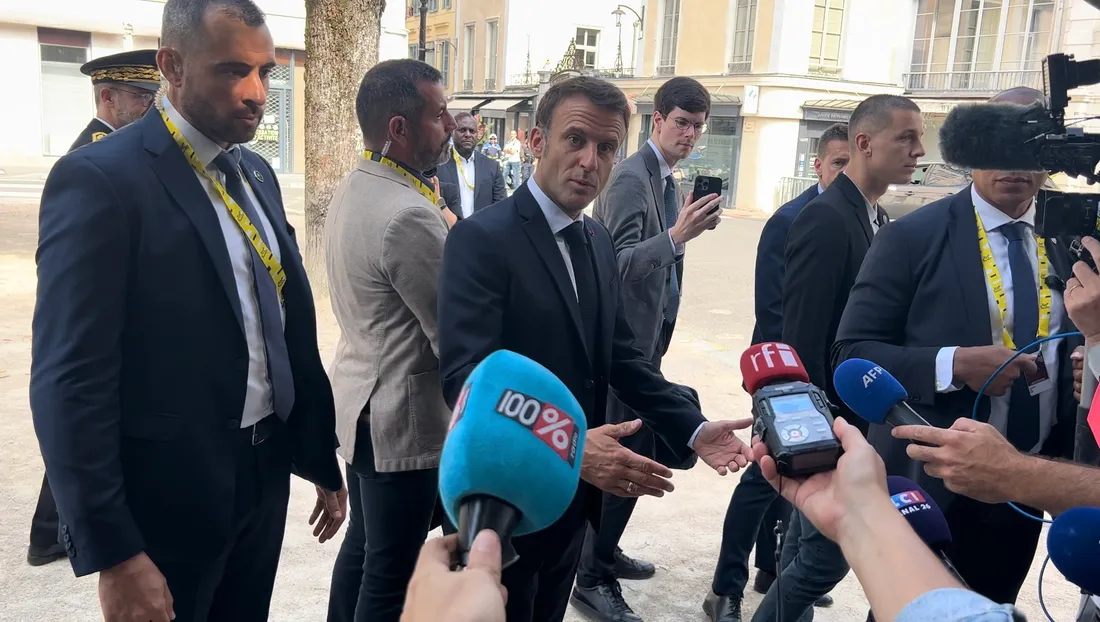 Emmanuel Macron en visite a Pau en juillet 2023