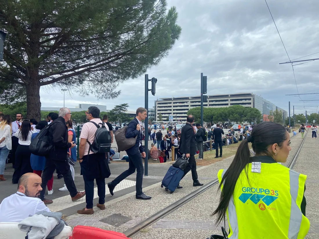 Aéroport Toulouse Alerte Bombe UuPRjThBtkYMaM