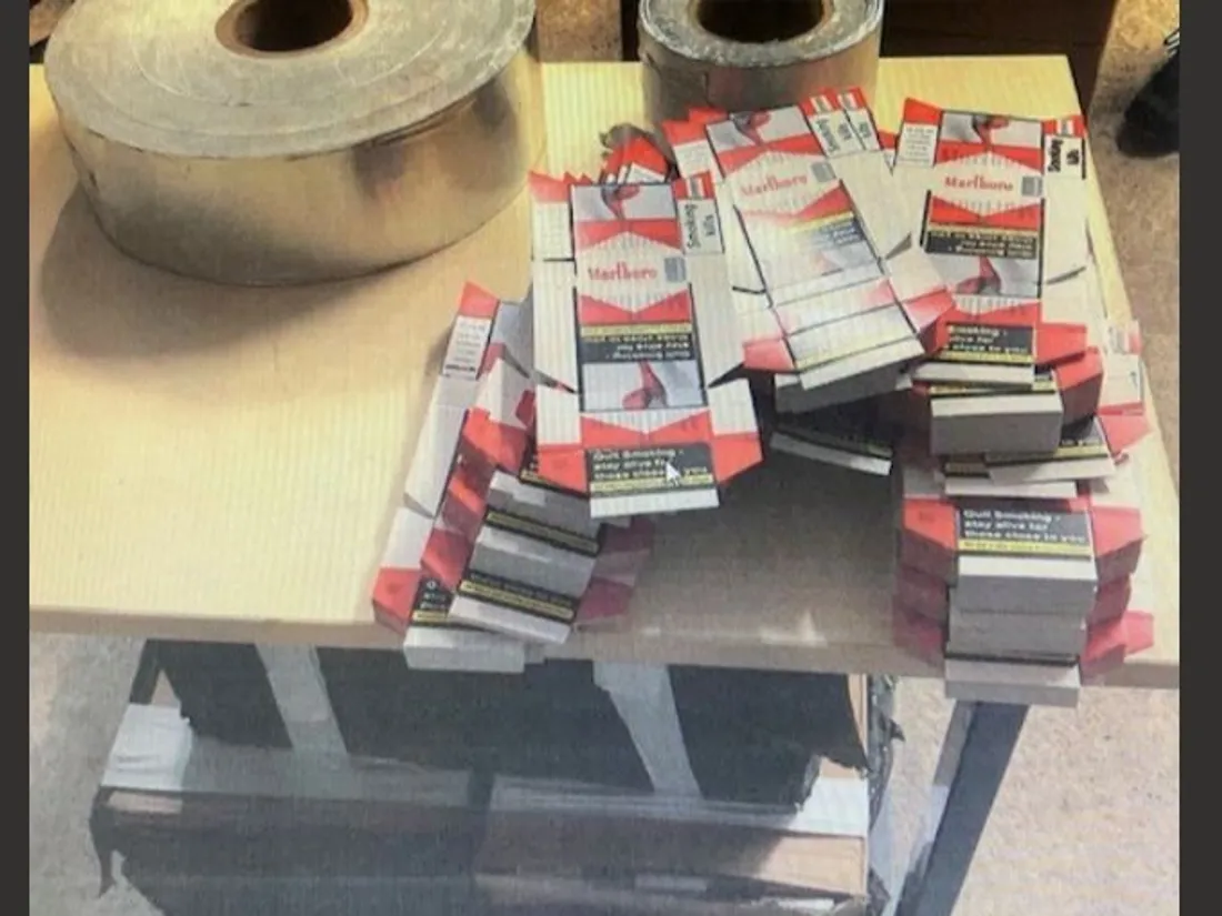 Des emballages de cigarettes 