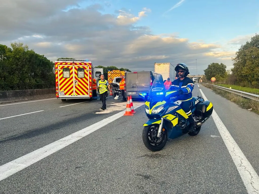 L'autoroute a été coupée. 