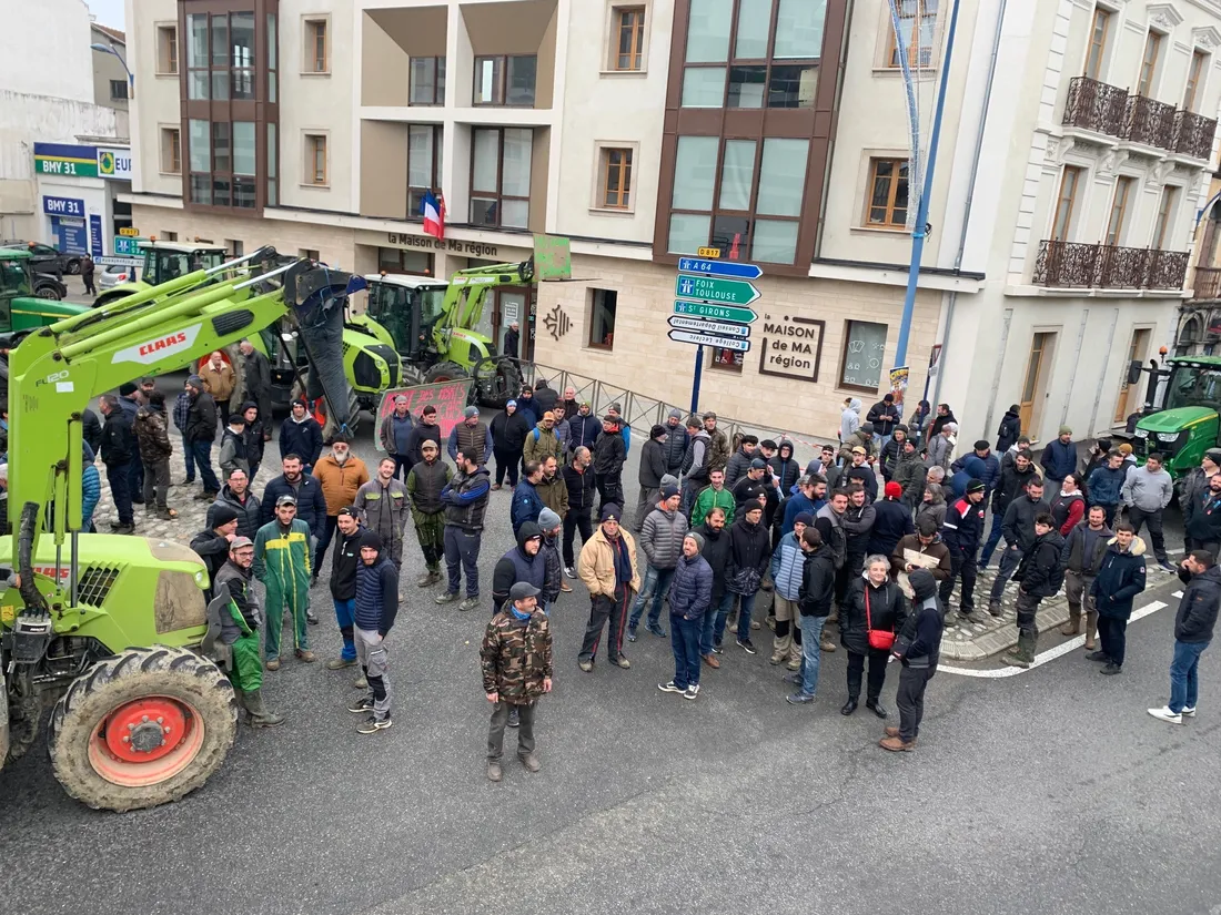 Les paysans sur la place du Maréchal Juin