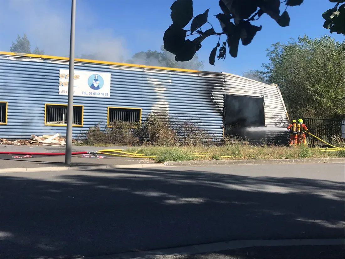 La blanchisserie Marty et Fabre, à Aussillon, en feu ce mardi 26 septembre 2023
