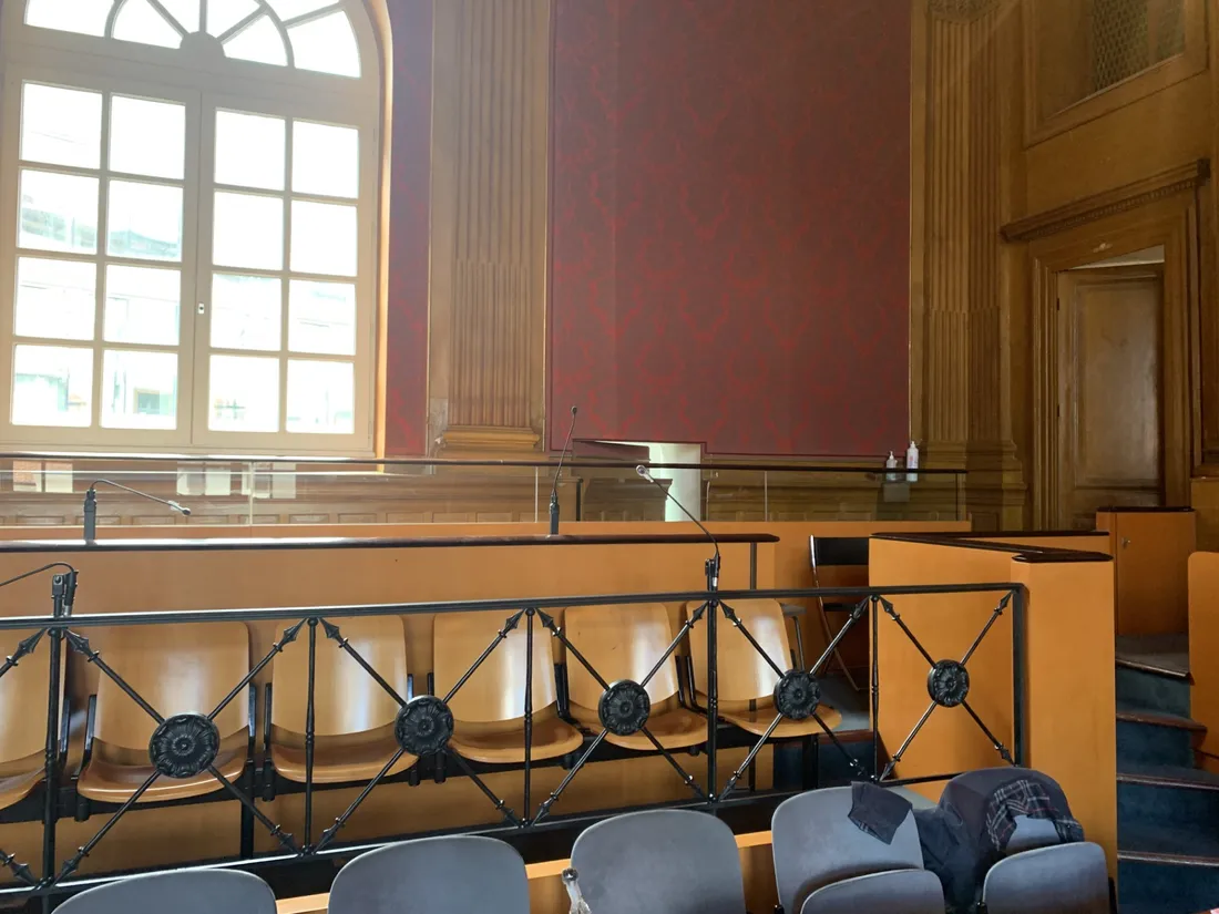 Box des accusés cour d'assises de Haute-Garonne