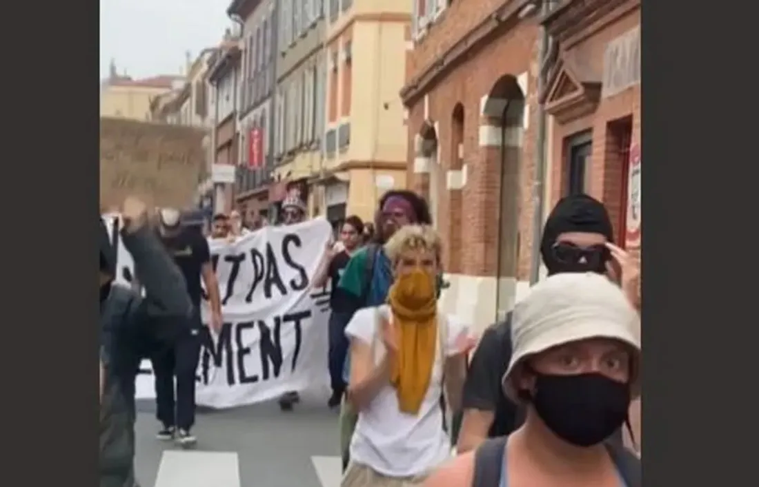 Capture d'écran d'une vidéo de la manifestation. 