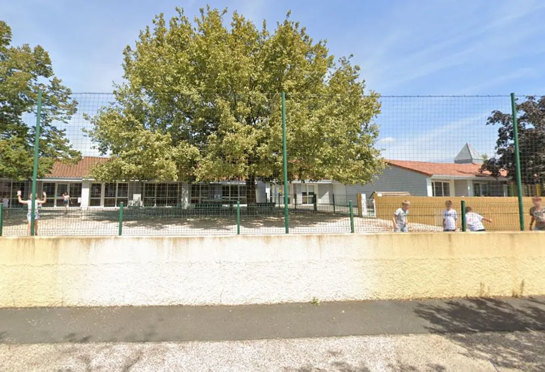 Ecole de Sauvagnon près de Pau. 