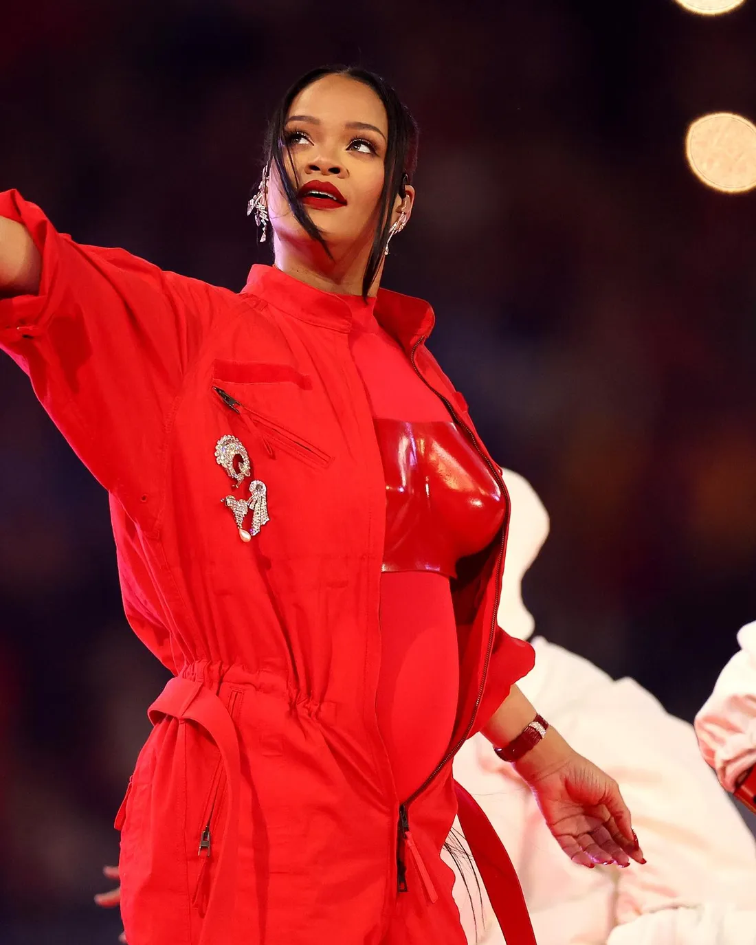 Rihanna dévoilait son ventre arrondi au Superbowl