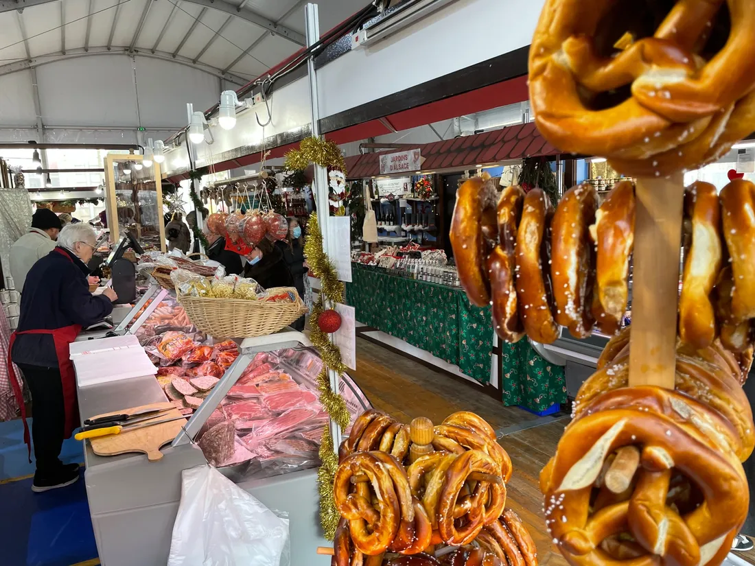 Sur le marché de Noël alsacien à Paris, on ne meurt pas de faim