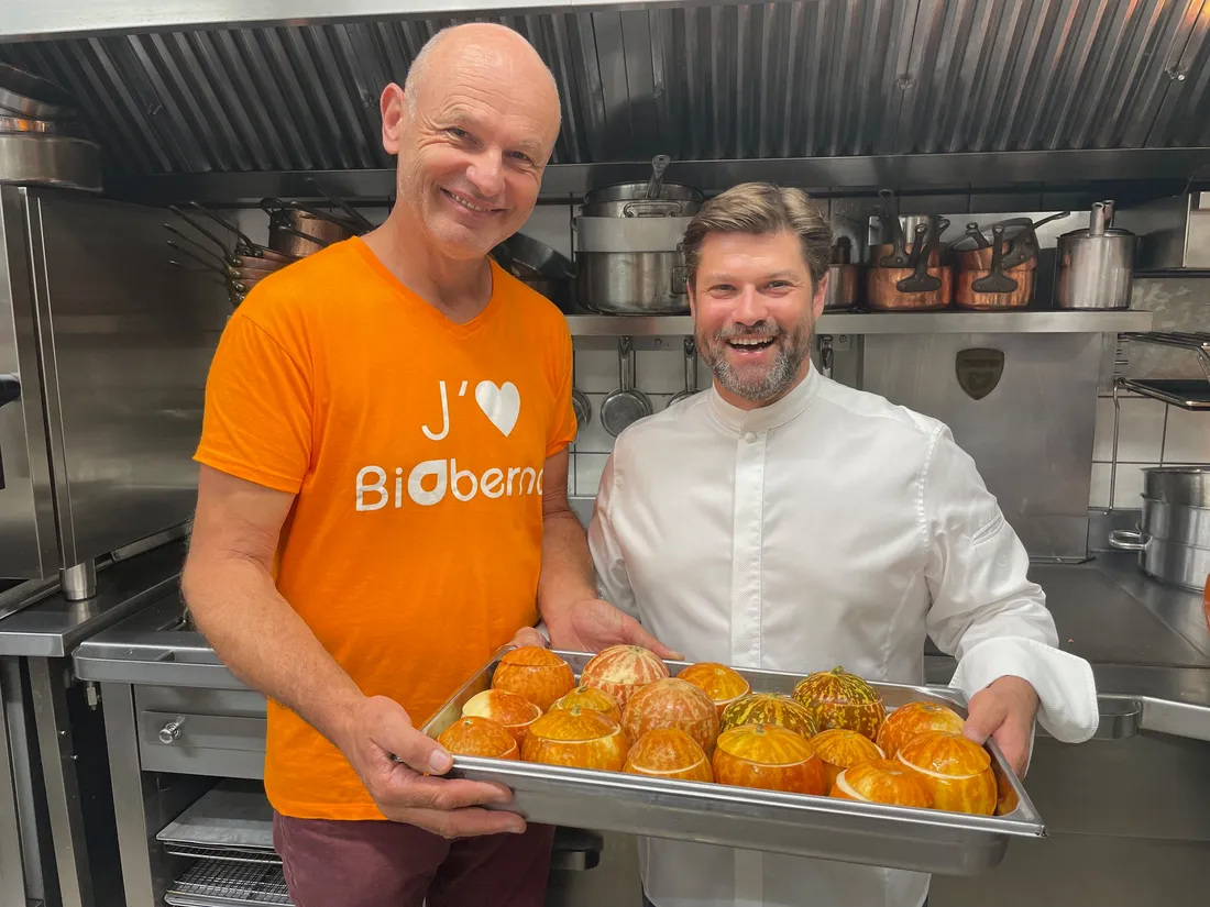 Maurice Meyer et Thierry Schwartz, dans la cuisine du chef étoilé à Obernai