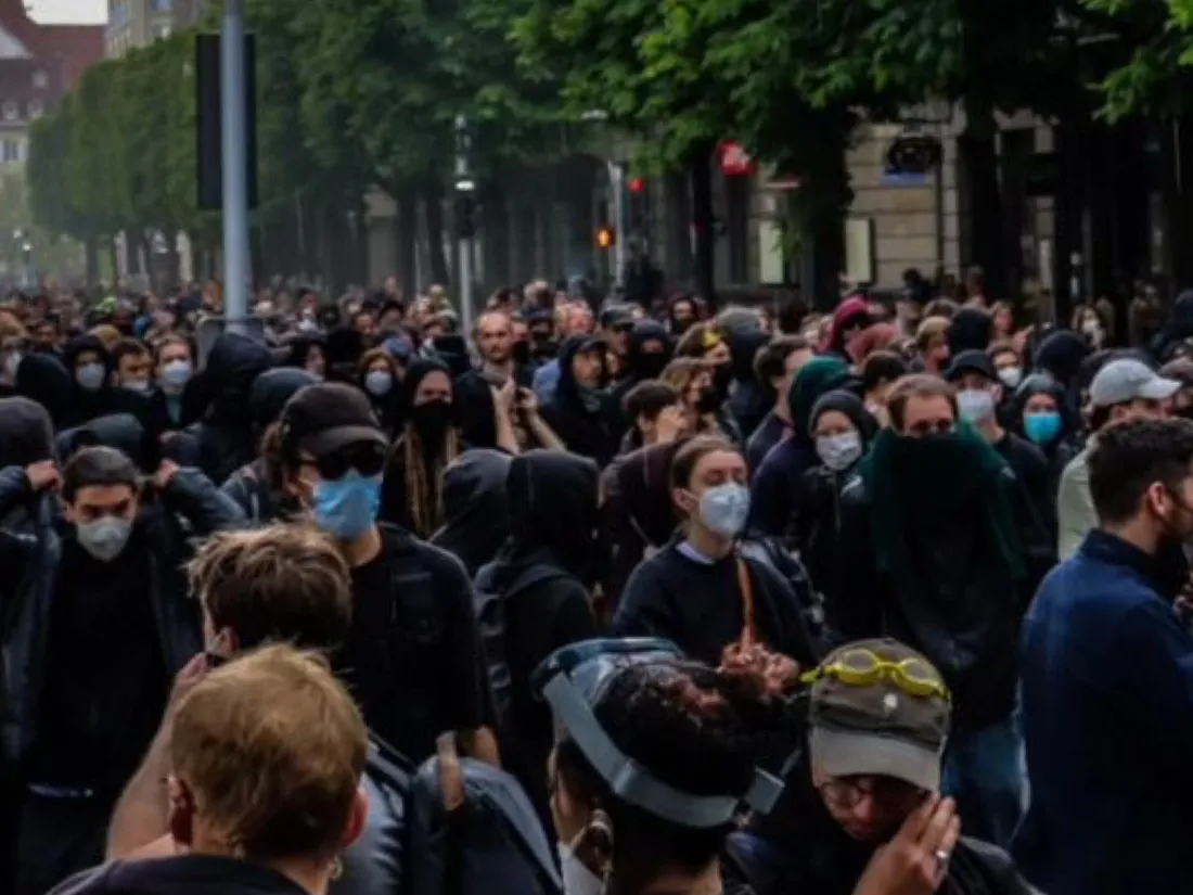 Selon les syndicats, 10 à 15 000 personnes ont manifesté dans les rues de Strasbourg, hier