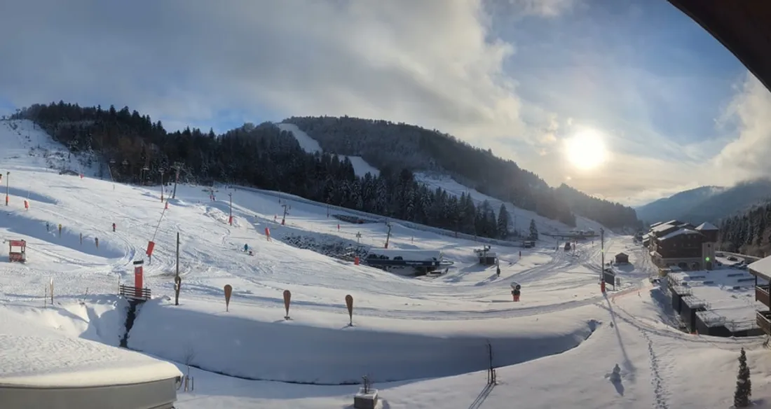 La Bresse-Hohneck et la Bresse-Lispach, dans les Vosges, ouvrent leur pistes de ski ce samedi.