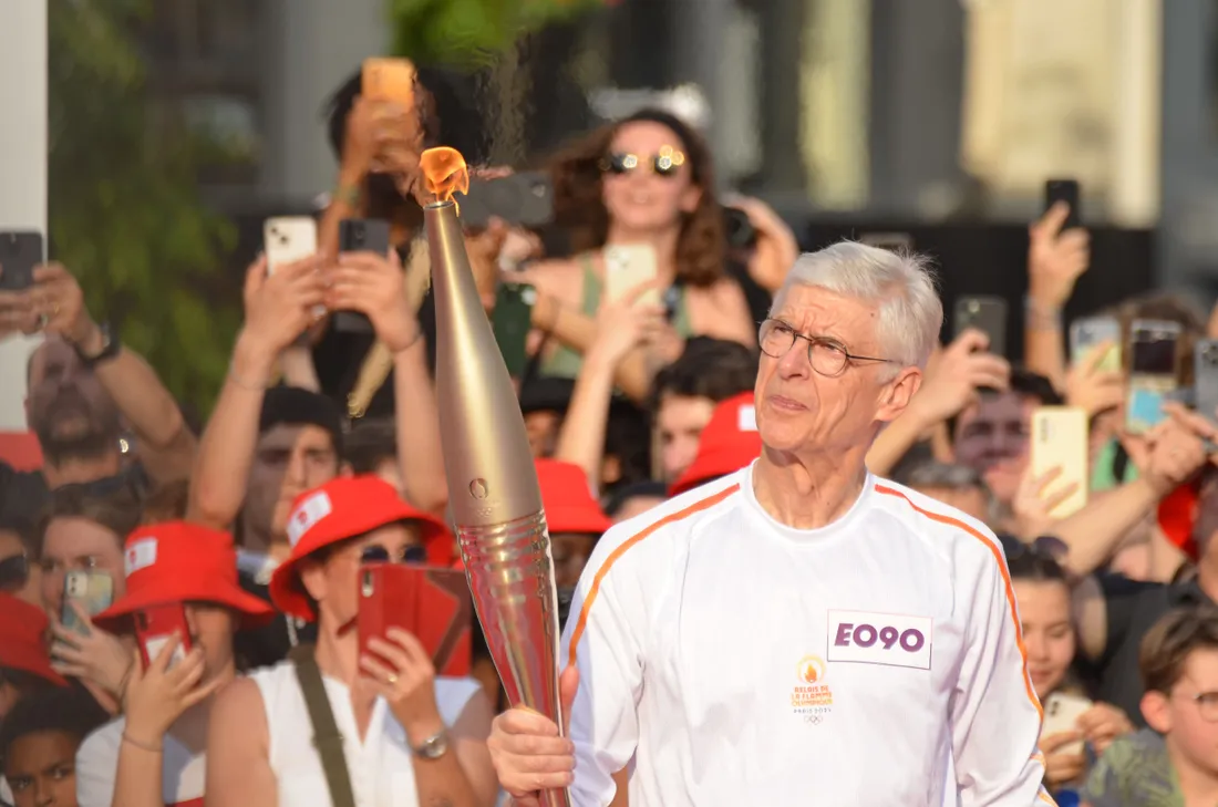 Arsène Wenger lors du passage de la flamme olympique à Strasbourg.