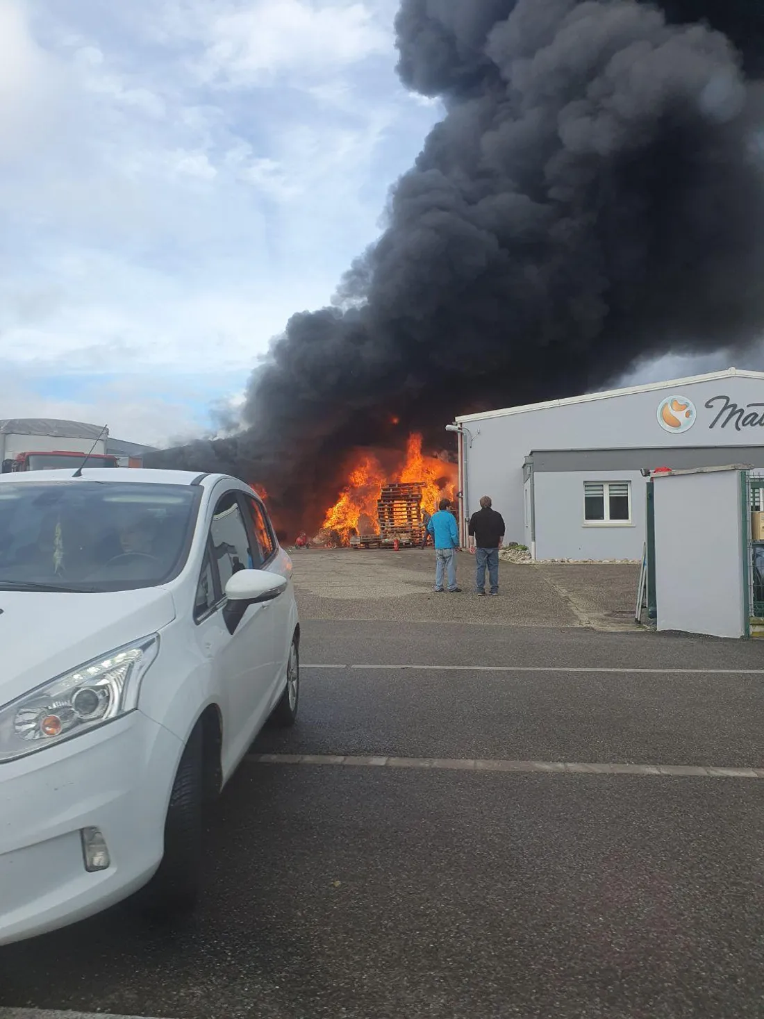 Un incendie s'est déclaré aux abords de l'entreprise Mateca à Haguenau.