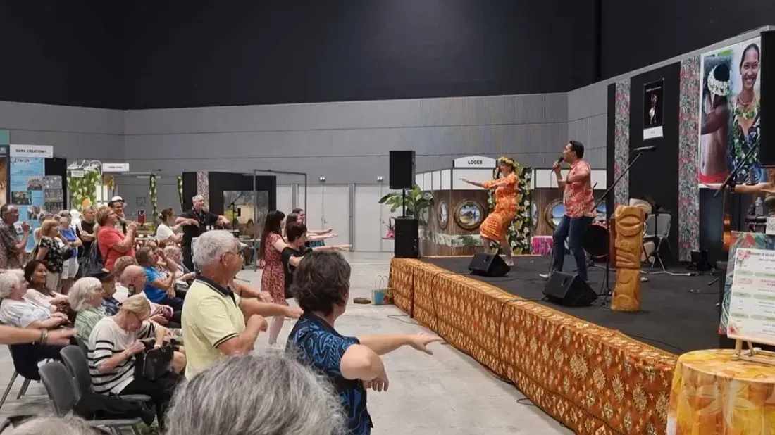 Initiation à la danse polynésienne à la foire européenne de Strasbourg