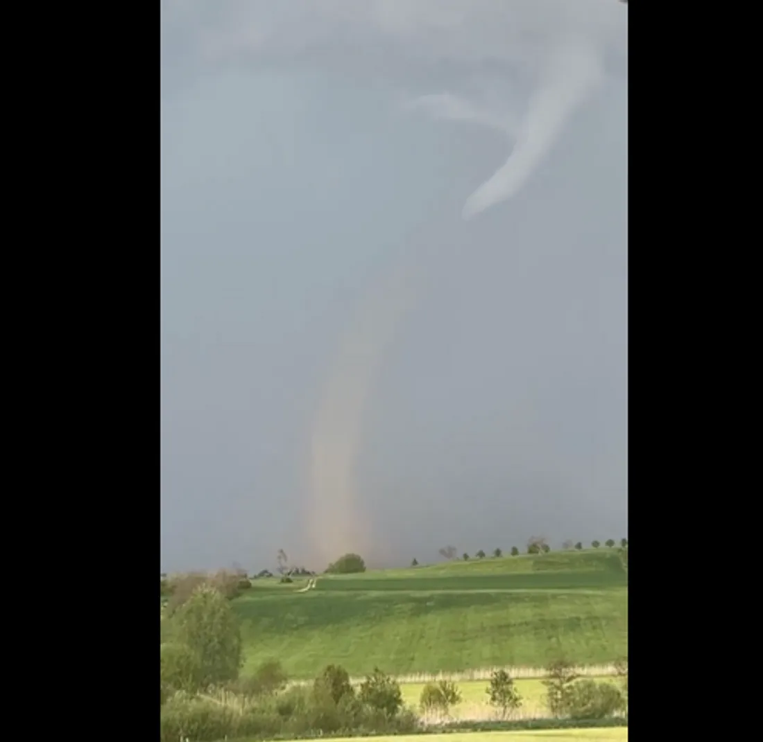 Météo Suivi Alsace a partagé une vidéo de cette tornade 
