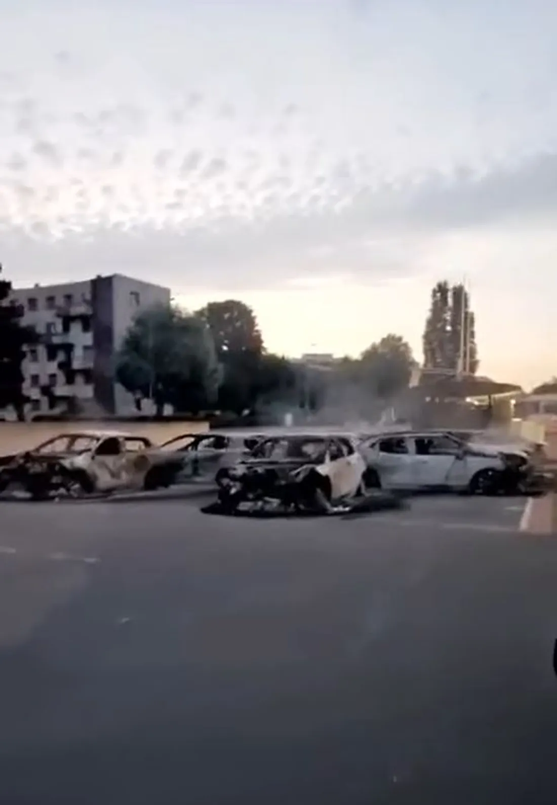 Des voitures incendiées sur le parking du supermarché Leclerc à Schiltigheim