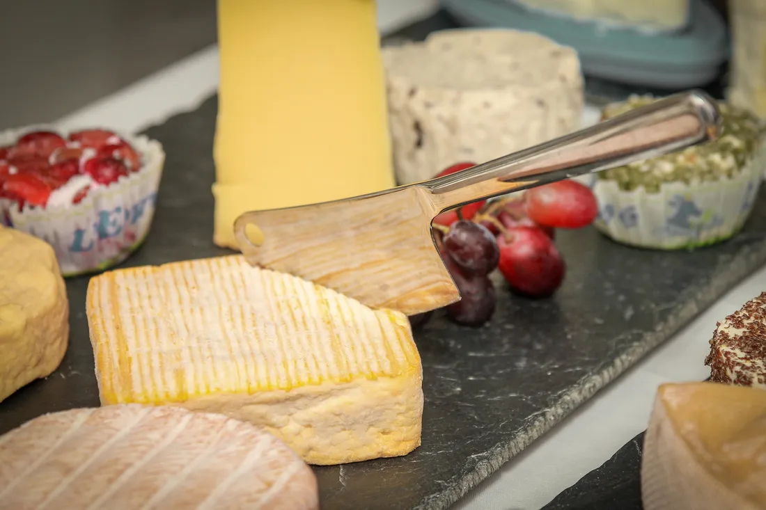 Les Grands Buffets et leur iconique proposition de fromages.