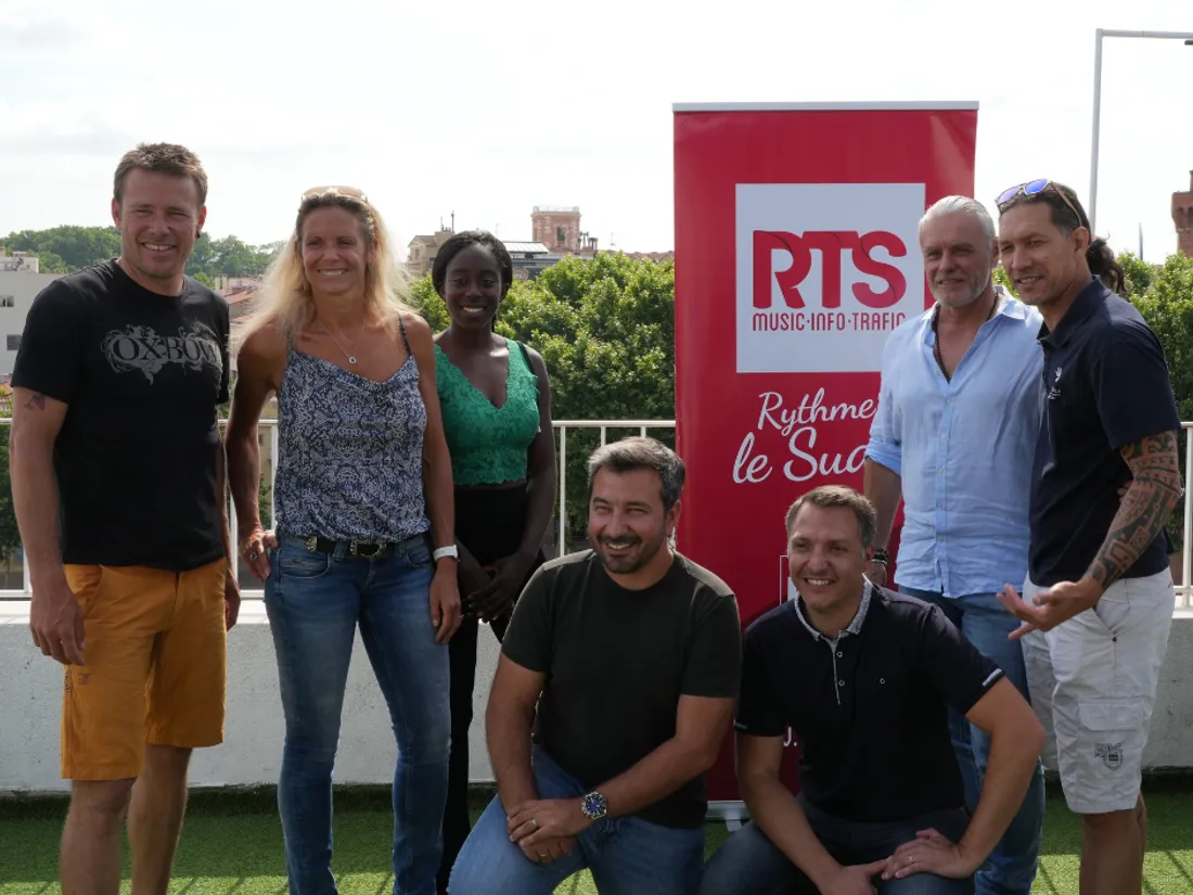 De gauche à droite : Ugo, Magali, Béatrice, Loris, Ghys, Yves & Teheiura