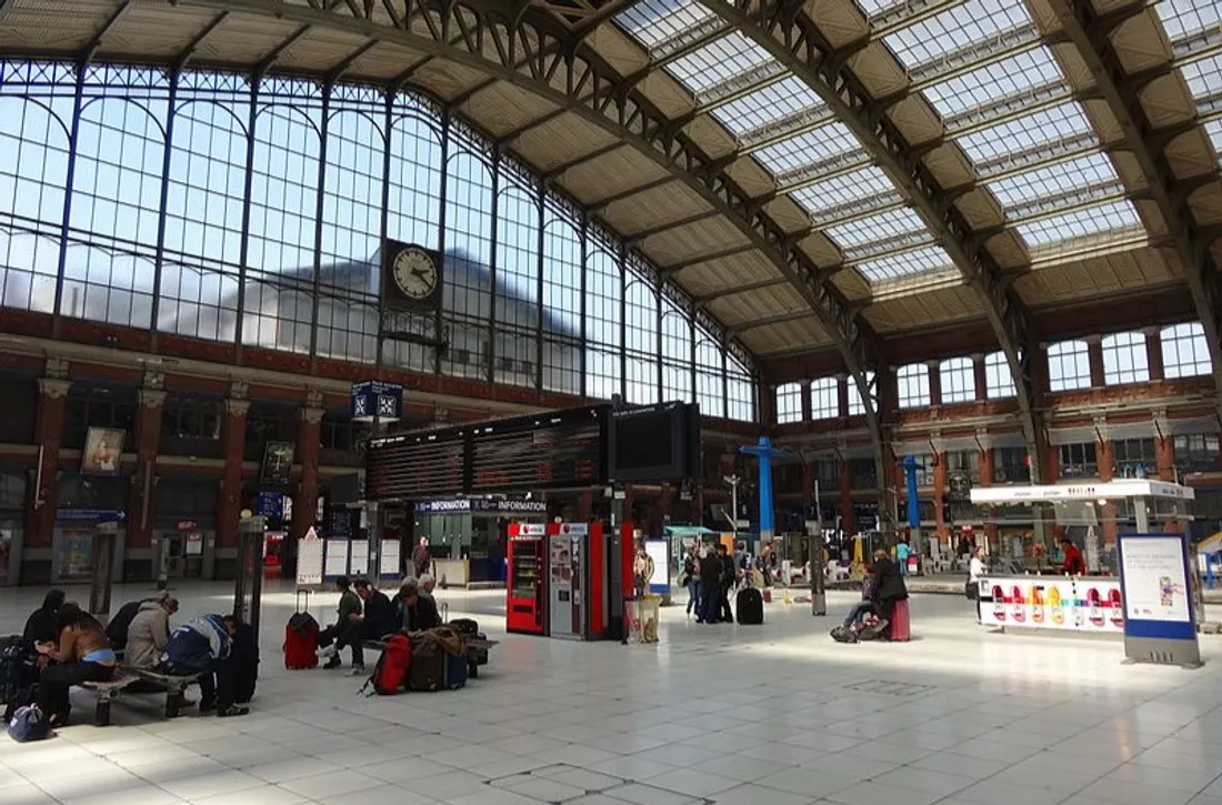 Le trafic ferroviaire à l'arrêt à Lille-Flandres