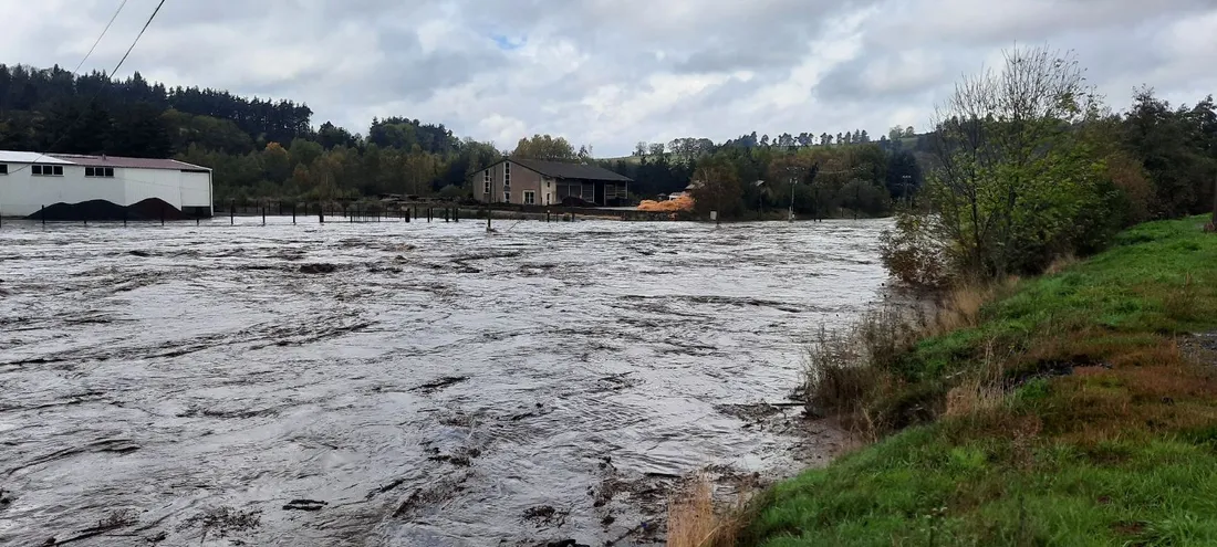 La rivière Allier à Langogne (Lozère)