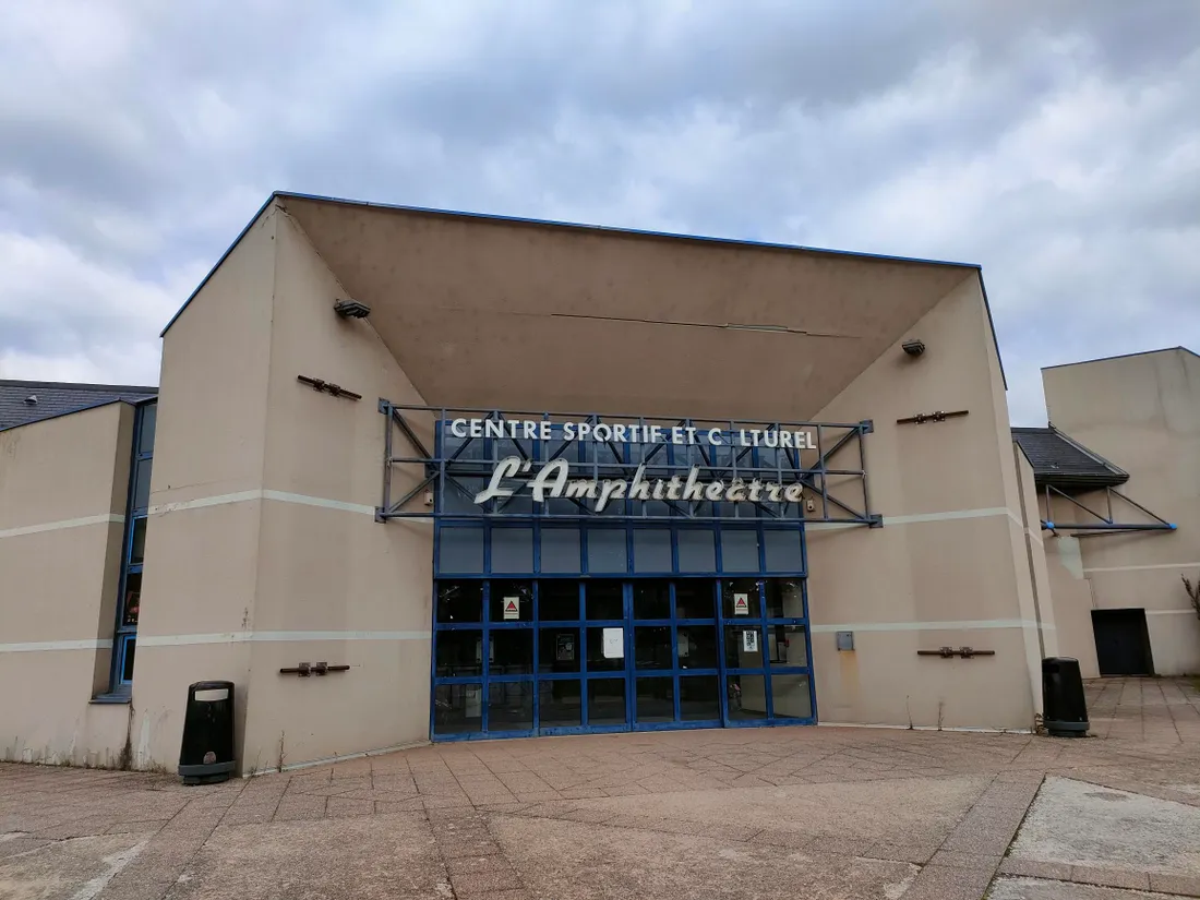 Le parvis de l'Amphithéâtre à Rodez (Aveyron)