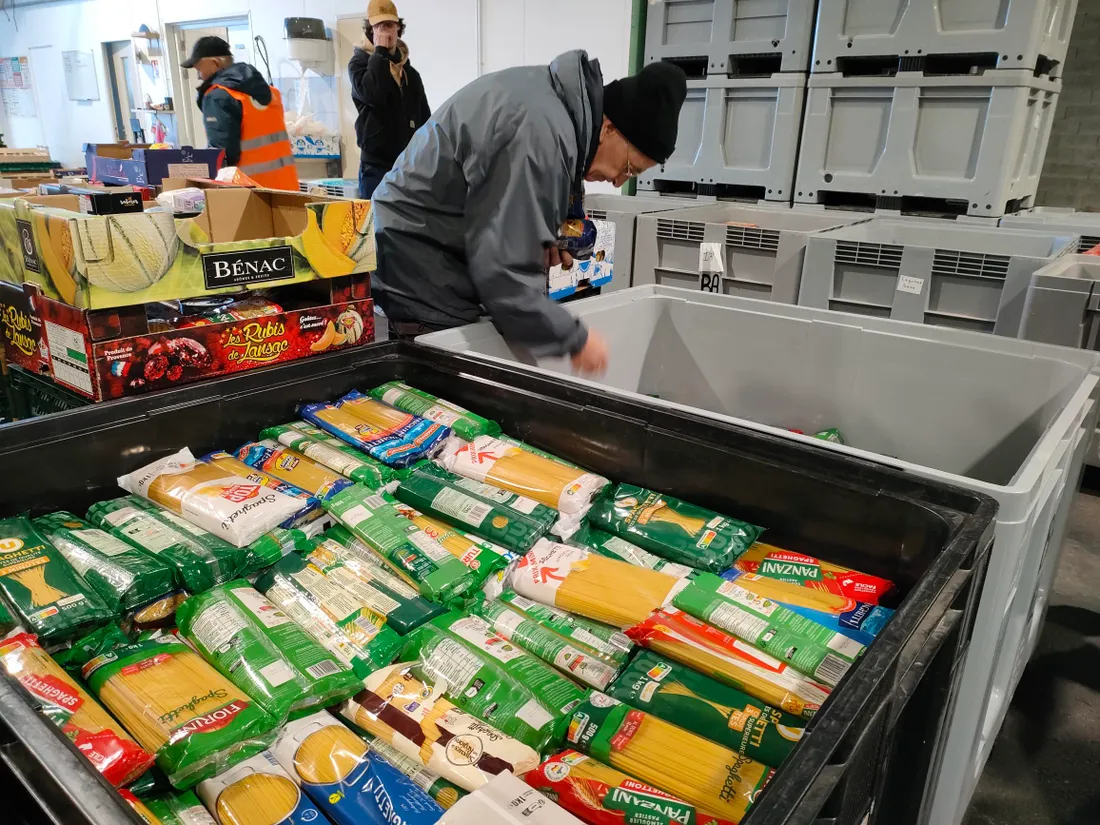 Paquets de pâtes collectés par la Banque alimentaire