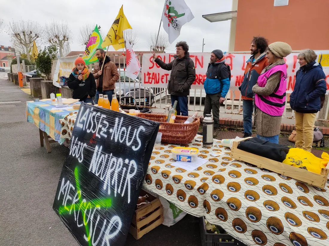 La Confédération paysanne du Tarn mobilisée pour soutenir les agents de l'OFB.