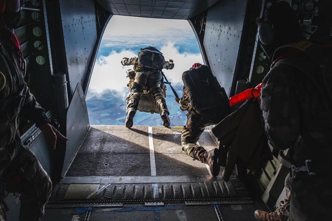 Les commandos parachutistes du 17e RGP de Montauban à l'action.