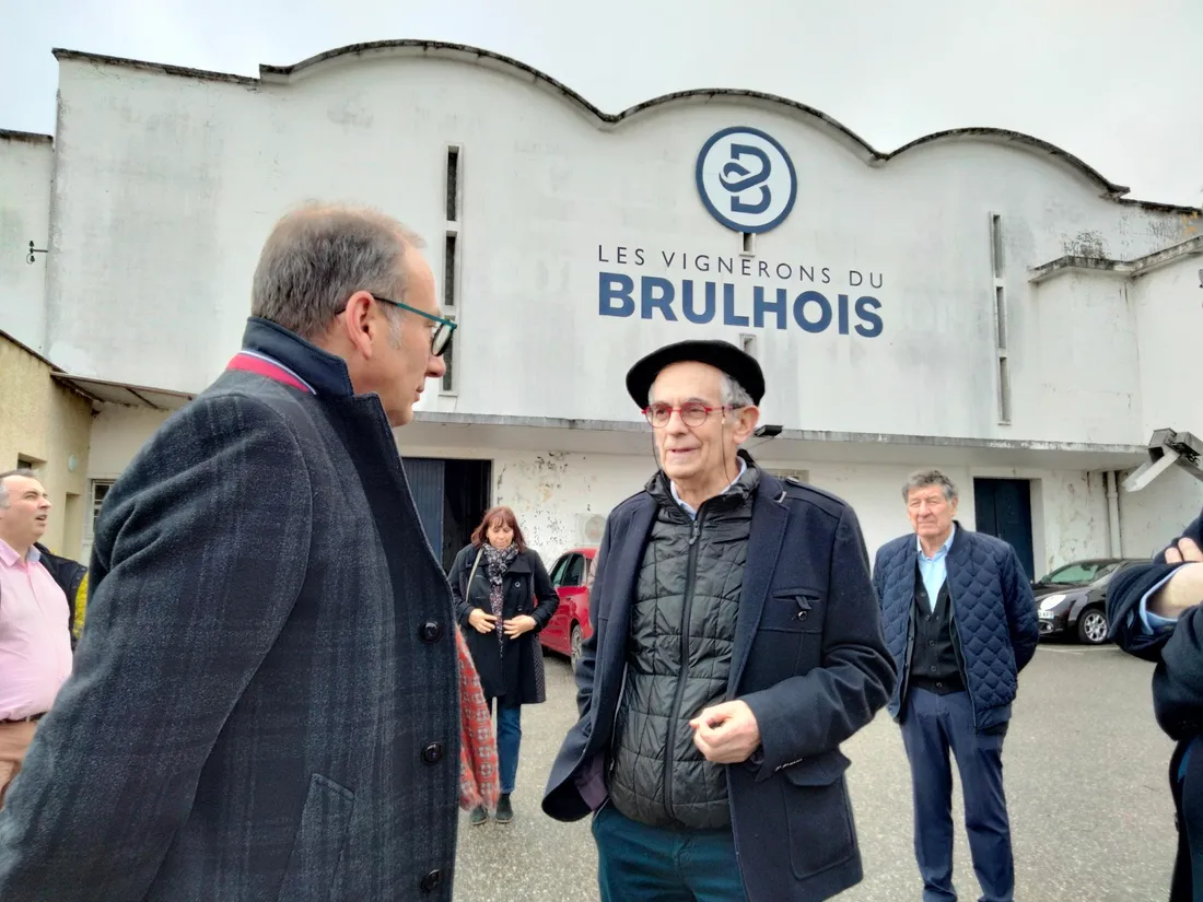 Le président de la cave Michel Delpech accueille le préfet Vincent Roberti.