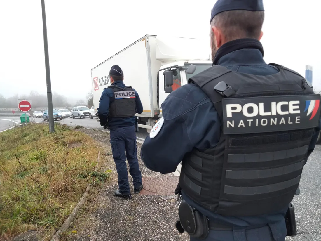 La police de Montauban lors d'un contrôle routier à la sortie de la rocade.